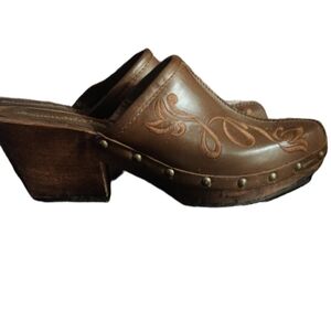 Sketchers Something Else Brown Embroidered Women's Clogs 5 1/2